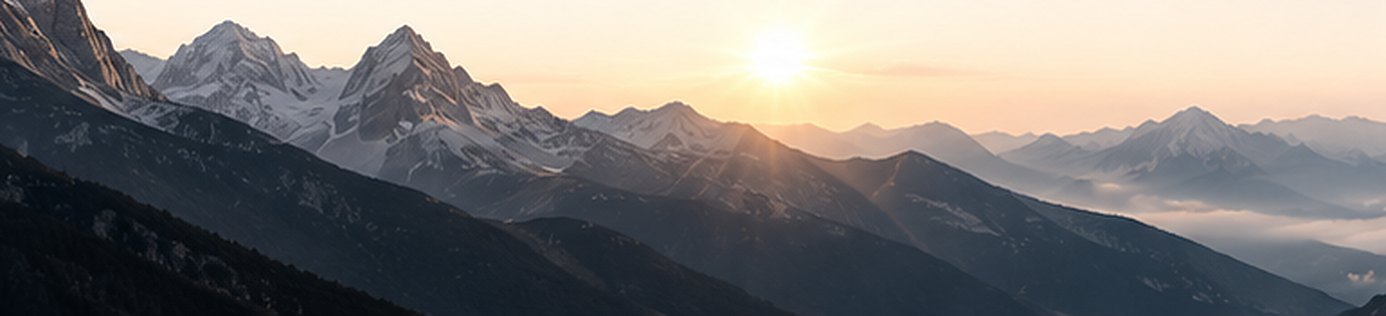 Catena di montagne all'alba